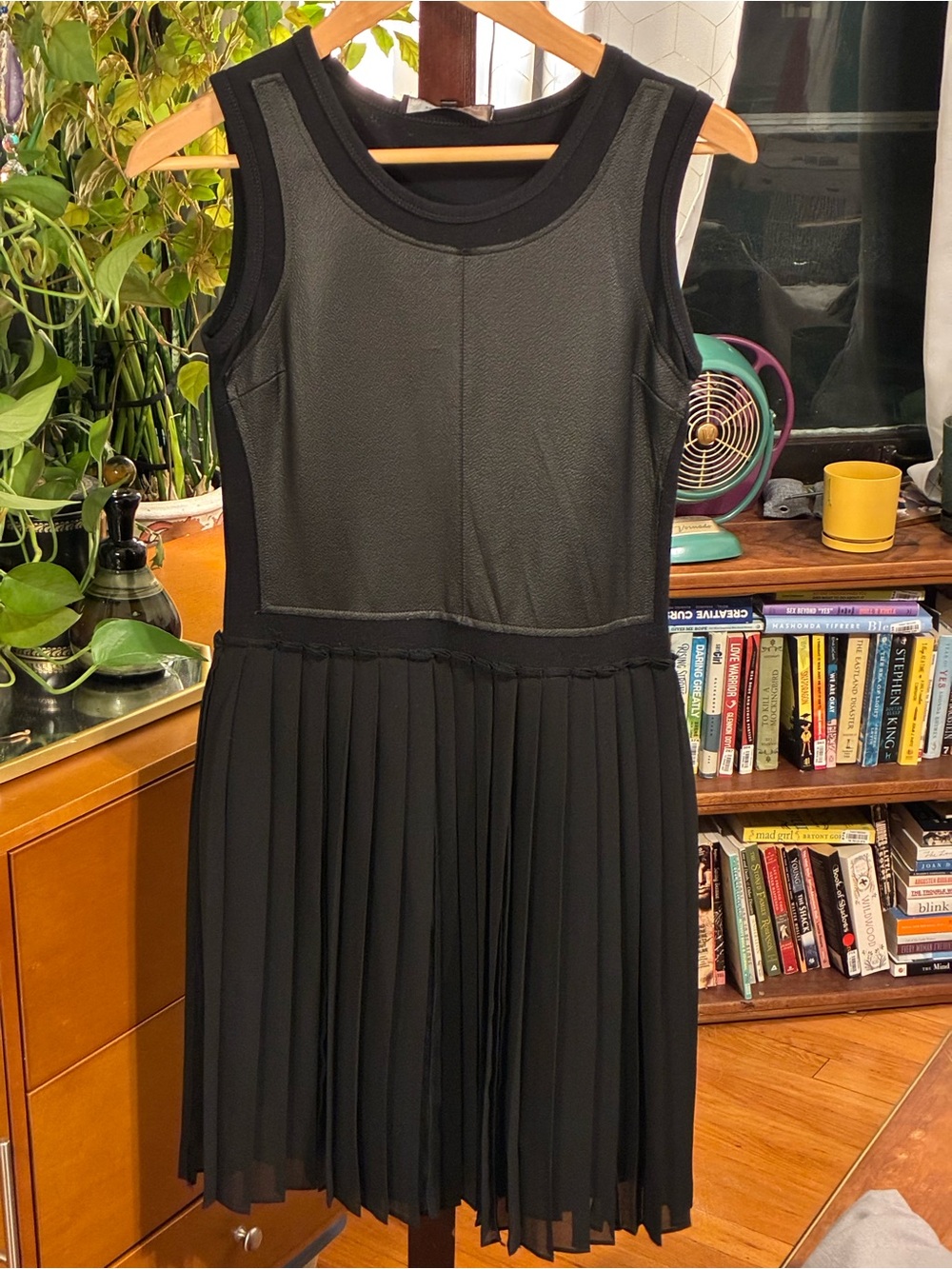NWT BCBGMAXAZRIA Cleo Faux Leather Bodice Pleated Chiffon Dress Black Size XS